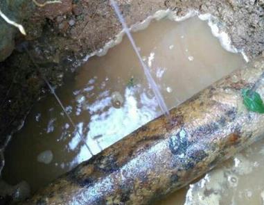 池州楼顶渗水维修公司分享下地暖漏水的原因及检测方法。